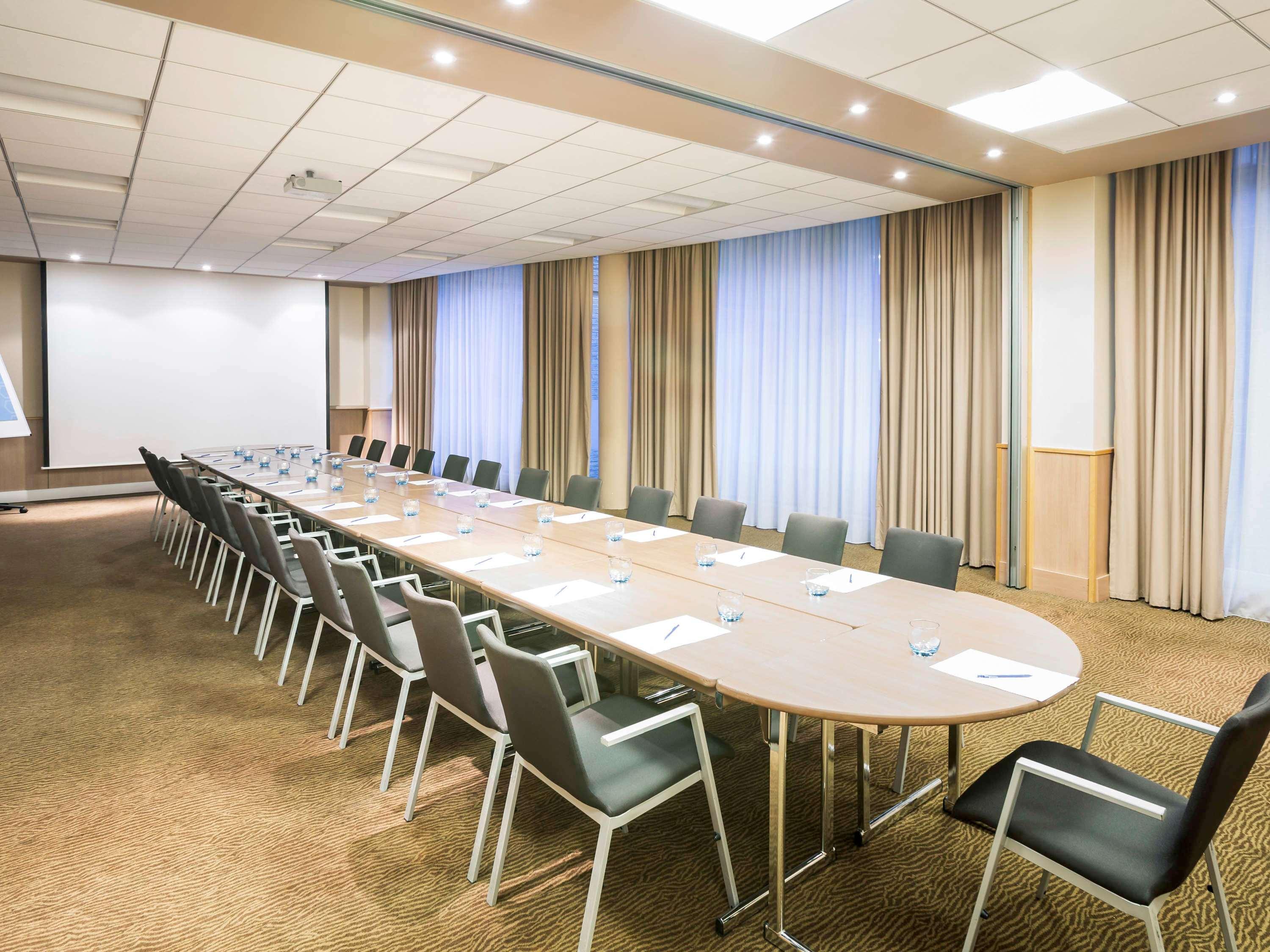 Novotel Reading Centre Экстерьер фото